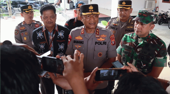 Kapolda Kalteng Irjen Pol Nanang Avianto didampingi Danrem 102 Panju Panjung Brigjen TNI Bayu Permana saat menyampaikan situasi terkini di PT BJAP.