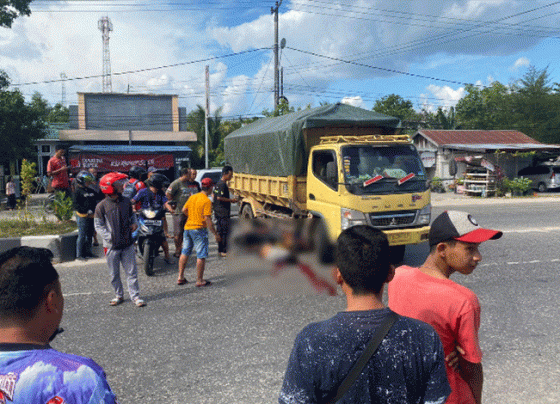 Kecelakaan maut dum truk VS roda dua mengakibatkan satu korban meninggal dunia di Jalan Tjilik Riwut Km 4 Kereng Humbang Kasongan, Jumat, 28 Juli 2023 sekitar pukul 14.10 WIB.