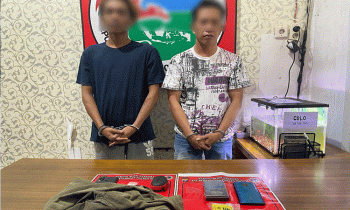 Kedua pelaku saat diamankan di Mapolres Kotim.
