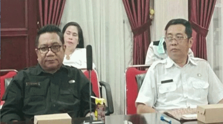 Kepala Badan Kesatuan Bangsa dan Politik Kabupaten Murung Raya Mizam Chandrapati (kemeja putih)