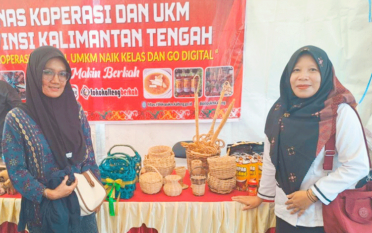 SDN 3 Kota Besi Hilir Pamerkan Kreasi Limbah Rotan di Stand UMKM Porprov Kalteng 2023