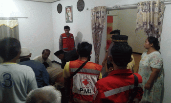 Korban saat dievakuasi petugas PMI Kotim.