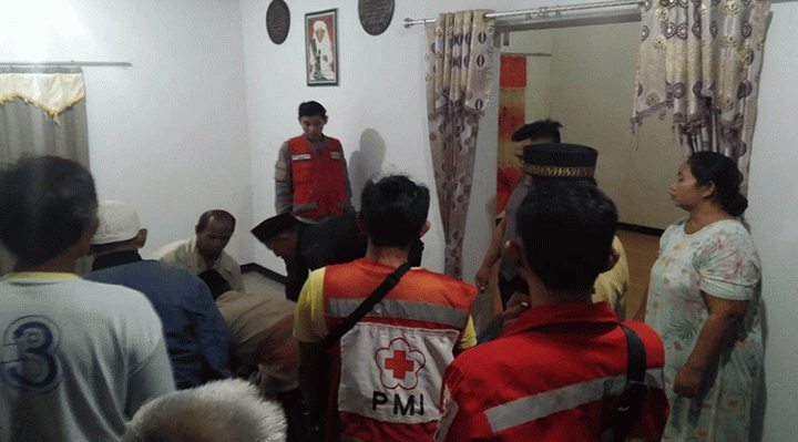 Korban saat dievakuasi petugas PMI Kotim.