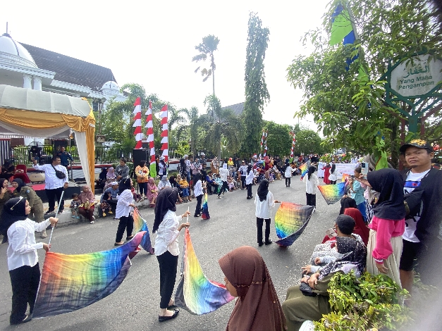 Ribuan Masyarakat Sampit Antusias Menyaksikan Pawai Tahun Baru Islam