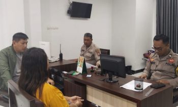 PS istri dari FR seorang konten kreator FR saat melaporkan kekerasan yang dialaminya kepada Polsek Baamang terkait KDRT, Rabu, 26 Juli 2023.