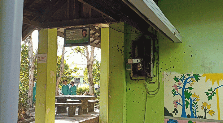 Panel listrik SMKN 1 Sampit yang nyaris terbakar, Senin, 24 Juli 2023.