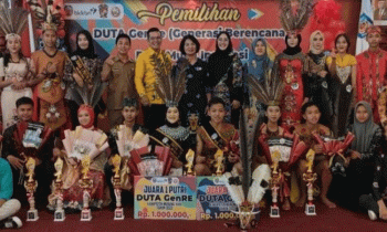 Para juara Duta Genre Murung Raya saat foto bersama jajaran Pemerintah dan tamu undangan yang hadir, Rabu, 5 April 2023.