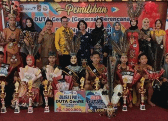 Para juara Duta Genre Murung Raya saat foto bersama jajaran Pemerintah dan tamu undangan yang hadir, Rabu, 5 April 2023.