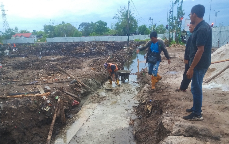 Masa Kontrak Habis, Pembangunan Tugu Simpang Mahir Mahar Belum Selesai