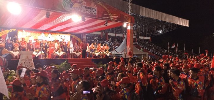 Parade Kontingen Porprov Kalteng 2023 dari berbagai kabupaten atau kota se Kalteng, Rabu, 26 Juli 2023