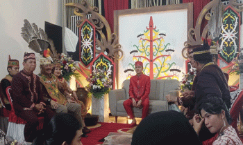 Pernikahan adat Daud Yudha Dharma Binti bersama pasangan, Ekawia.