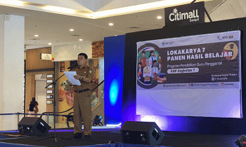 Plt Kepala Dinas Pendidikan Kotim Irfansyah menyampaikan laporan pada lokakarya 7 di Citimall Sampit, Senin, 10 Juli 2023.