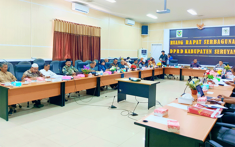 Badan Anggaran DPRD Seruyan dan TPAD Bahas Raperda Pertanggungjawaban APBD