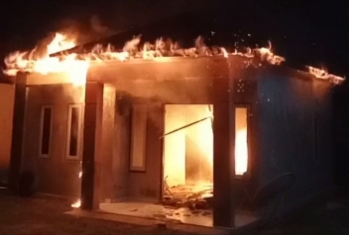 Penghuni Pulang Kampung, Sebuah Rumah di Wengga Metropolitan Sampit Terbakar