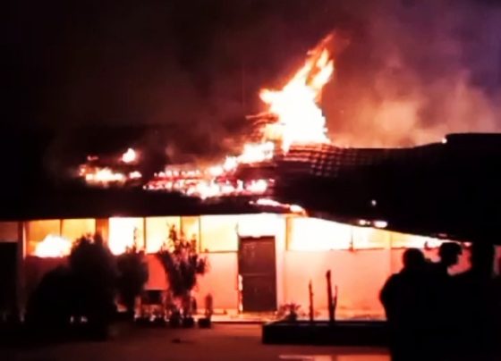 SDN 9 Langkai, Kota Palangka Raya terbakar pada Senin malam, 24 Juli 2023.