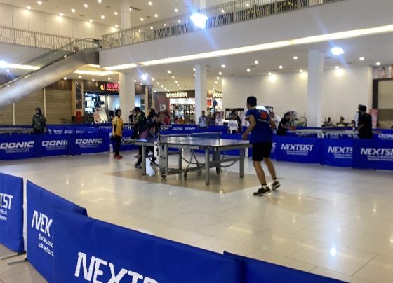 Sejumkah atlet tenis meja dati Kabupaten Kotawaringin Barat saat pemanasan di Citimall Sampit, Selasa, 25 Juli 2023.