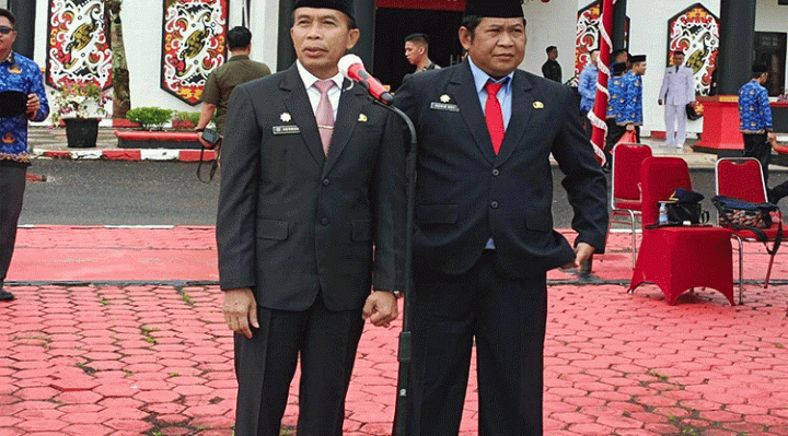 Sekretaris Daerah Murung Raya Hermon didampingi Kepala Insepktorat Murung Raya Rudi Roy