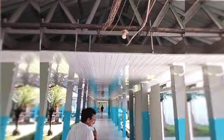 Rehab Plafon Selasar RSUD Kapuas Minim Anggaran