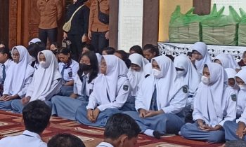Siswa SMA di Kotawaringin Timur betkumpul dalam sebuah kesempatan.