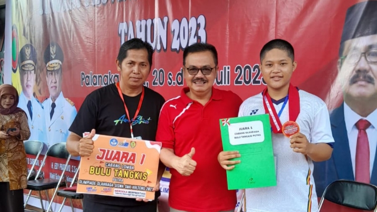 Keren! Siswa SMKN 2 Sampit Juara 1 O2SN Bulutangkis tingkat Provinsi Kalteng