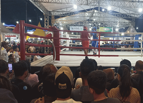 Suasana keramaian penonton cabor tinju Porprov Kalteng 2023 di Citimall Sampit, Jumat, 28 Juli 2023