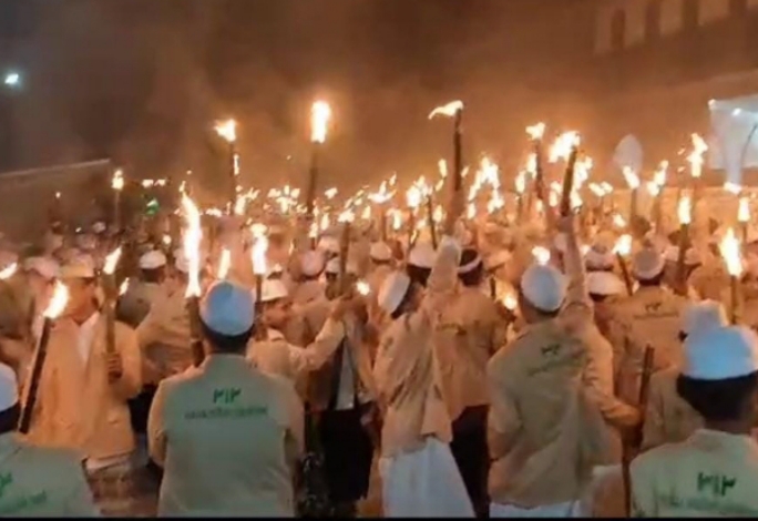 Ponpes Darul Amin Sampit Peringati 1 Muharam dengan Pawai Obor dan Mempalas Kampung