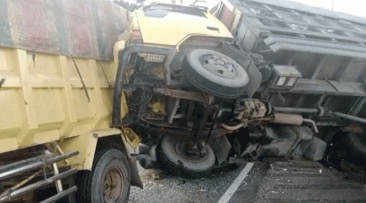 Tangkapan layar kecelakaan beruntun di Jembatan Bejarum Jalan Tjilik Riwut, Kecamatan Kota Besi, Kotawaringin Timur.