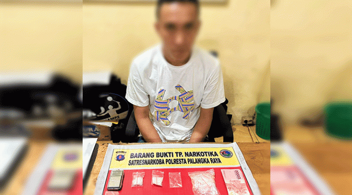 Tersangka RP beserta barang bukti diamankan di Mapolresta Palangka Raya.