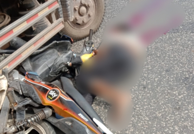 Tabrakan dengan Truk Sarat Muatan, Pemotor Tewas di Kereng Humbang