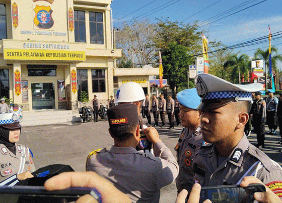 Upacara Operasi Patuh Telabang 2023 di halaman Mapolres Kotim, Senin, 10 Juli 2023.