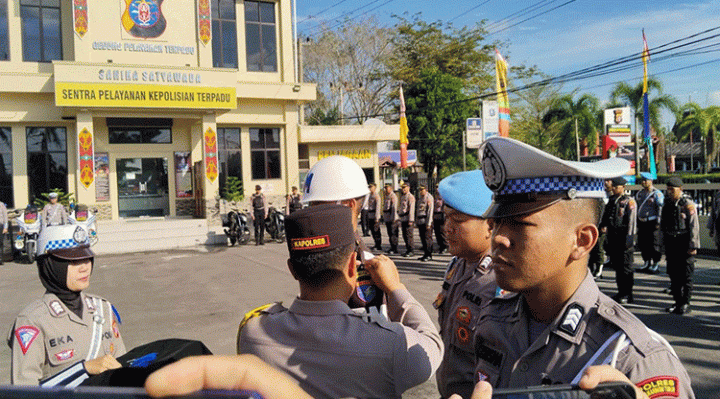 Upacara Operasi Patuh Telabang 2023 di halaman Mapolres Kotim, Senin, 10 Juli 2023.
