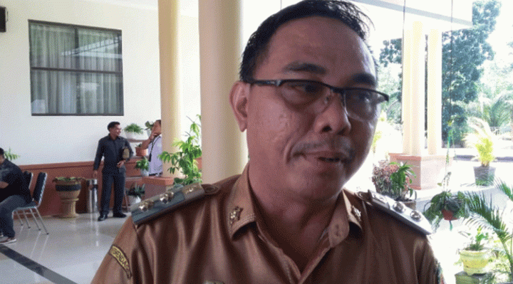 Wakil Bupati Katingan Sunardi Litang memberikan keterangan pers kepada awak media.