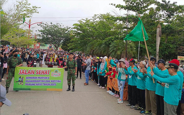 Wabup Murung Raya Lepas Peserta Jalan Sehat Semarak Musda Muhammadiyah