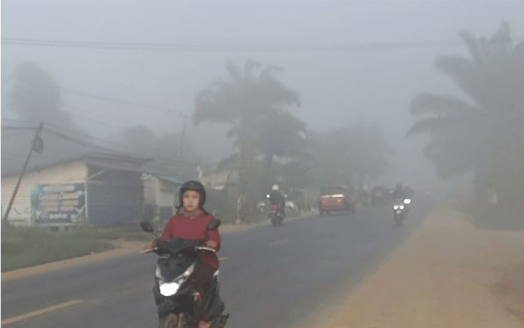 Dikepung Karhutla, Jarak Pandang di Sampit saat Pagi Hanya 100 Meter