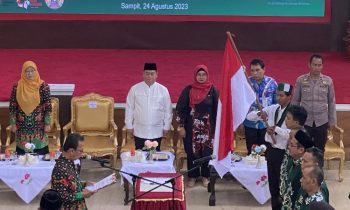 Bupati Kotim Halikinnor, Wabup Kotim Irawati dan Sekda Kotim Fajrurahman saat pelantikan KAHMI di aula rumah jabatan bupati, Kamis, 24 Agustus 2023.