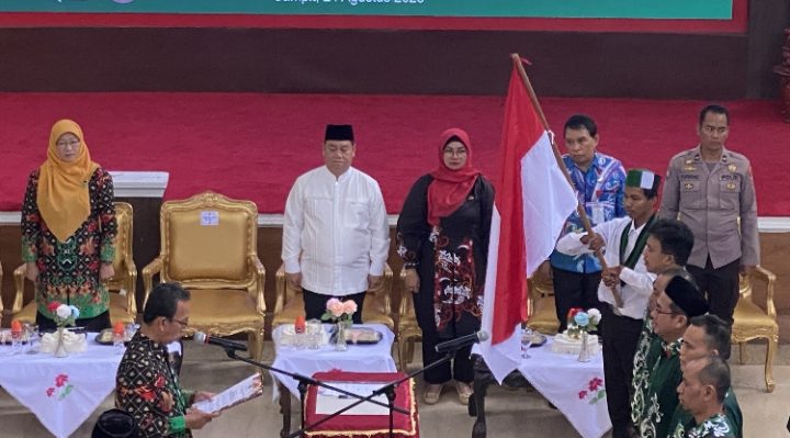 Bupati Kotim Halikinnor, Wabup Kotim Irawati dan Sekda Kotim Fajrurahman saat pelantikan KAHMI di aula rumah jabatan bupati, Kamis, 24 Agustus 2023.