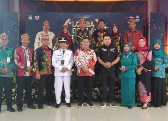 Bupati Kotim Halikinnor dan Sekda Kotim Fajrurrahman mendampingi Kelurahan Ketapang tanya jawab di lomba tingkat nasional Kemendagri.