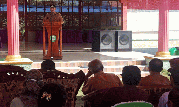 Camat MB Ketapang Eddy Hidayat Setiadi memberi sambutan pada penilaian lomba BUMDes di Desa Bapeang, Senin, 14 Agustus 2023.