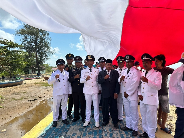 Kibarkan Bendera Merah Putih Sepanjang 78 Meter, Camat Teluk Sampit: NKRI Harga Mati!