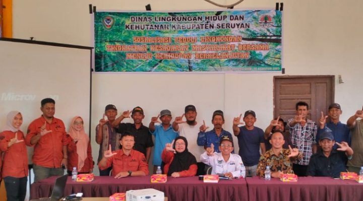 DLHK Seruyan bersama masyarakat Desa Halimung Jaya, Kecamatan Seruyan Hilir Timur, Kamis 10 Agustus 2023.