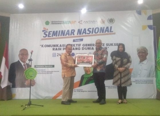 Dirut LKBN Antara Akhad Munir saat jadi pemateri dalam Seminar Nasional di UMPR, Kamis, 24 Mei 2023.