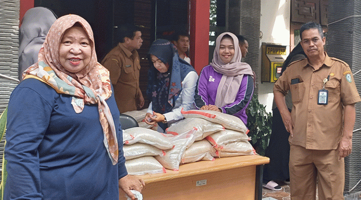 Gerakan pangan murah di halaman kantor Dinas Ketahanan Pangan Kotawaringin Timur, Selasa, 22 Agustus 2023.