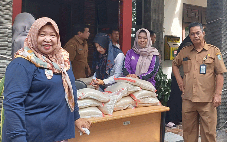 Pemkab Kotim Gelontorkan 3 Ton Beras untuk Gerakan Pangan Murah di MB Hulu