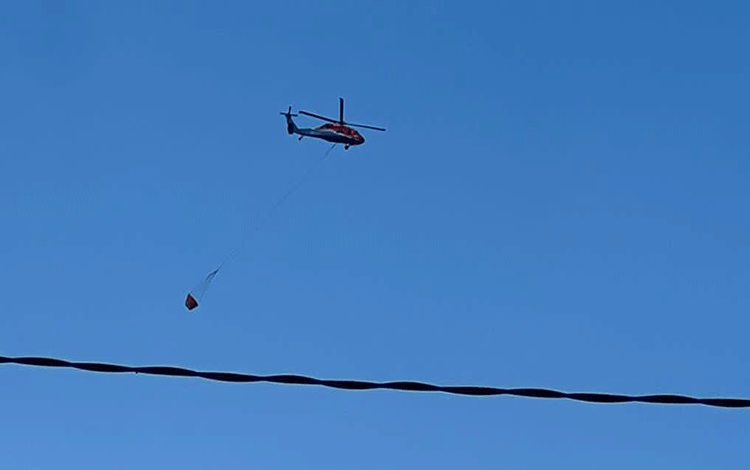 Helikopter Water Boombing Terganggu Layang-layang, Camat MB Ketapang Terbitkan Surat Edaran