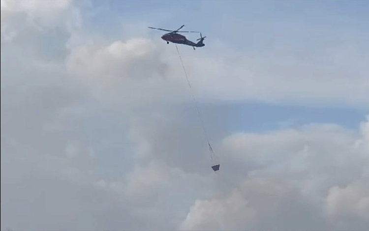 Layang-layang Ganggu Helikopter Water Bombing Padamkan Karhutla di Kotim