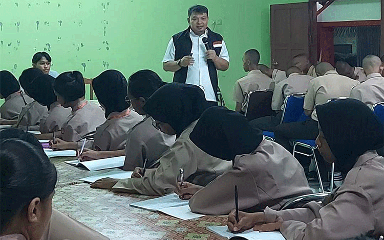 Beri Materi Paskibra Palangka Raya, Heru Hidayat: Peserta Harus Punya Ide, Karakter