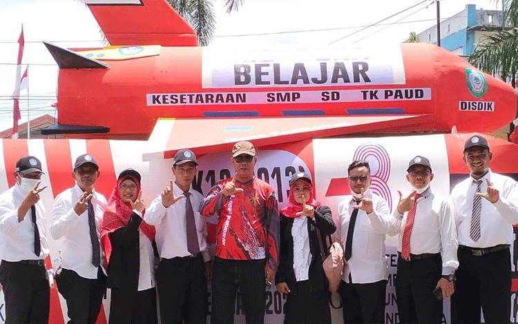 Ini Arti Hiasan Roket di Atas Mobil Pawai HUT ke-78 RI Disdik Kotim