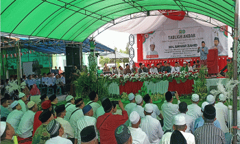 KH Anwar Zahid menyampaikan tausyiah pada tabligh Akbar peringatan Milad XXI Yayasan Ma'had Al Arafah, Rabu, 23 Agustus 2023