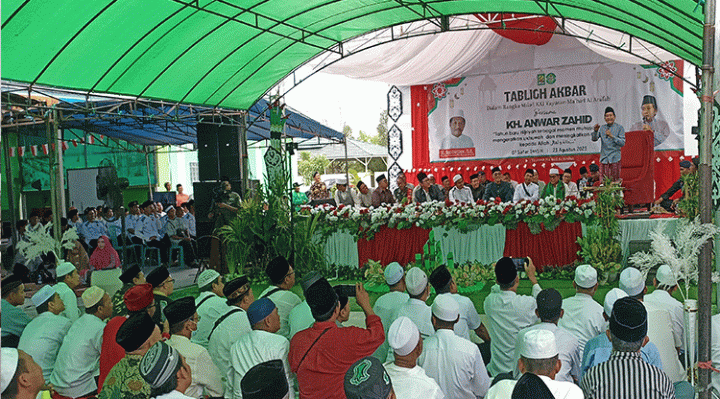 KH Anwar Zahid menyampaikan tausyiah pada tabligh Akbar peringatan Milad XXI Yayasan Ma'had Al Arafah, Rabu, 23 Agustus 2023