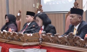 Ketua DPRD Kotim, Rinie Anderson dua dari kanan.